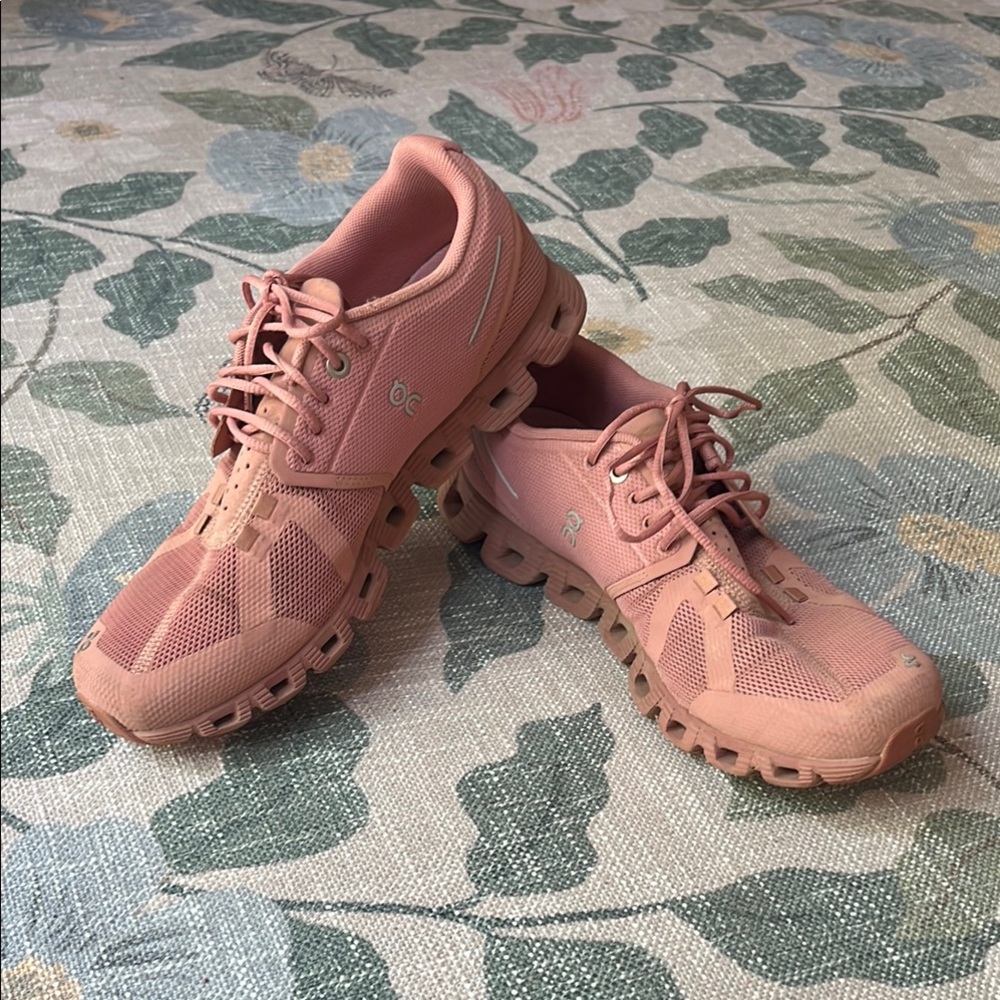 On Running Cloud Women's Athletic Shoes - Pink